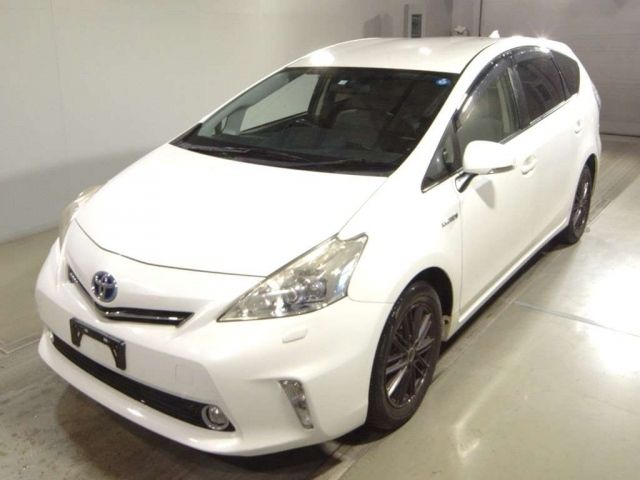 6034 Toyota Prius alpha ZVW41W 2013 г. (TAA Tohoku)